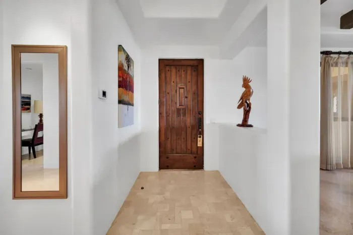 Main entrance with elevator