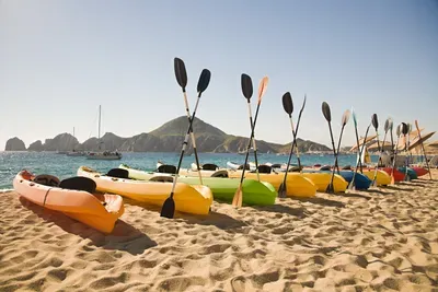 canoes-on-luxury-beach-resort-2026-01-05-06-25-09-utc