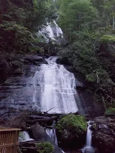 Best Waterfalls Near Helen, Georgia (Easy Hikes & Scenic Views) featured image