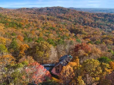 Best Time to Visit Helen GA: Month-by-Month Tips from Local Hosts featured image