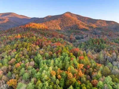 Surrounded by mountains, forest, and seasonal color — the best of North Georgia