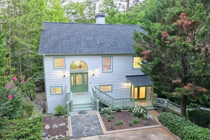 The front of Helen Waldhaus