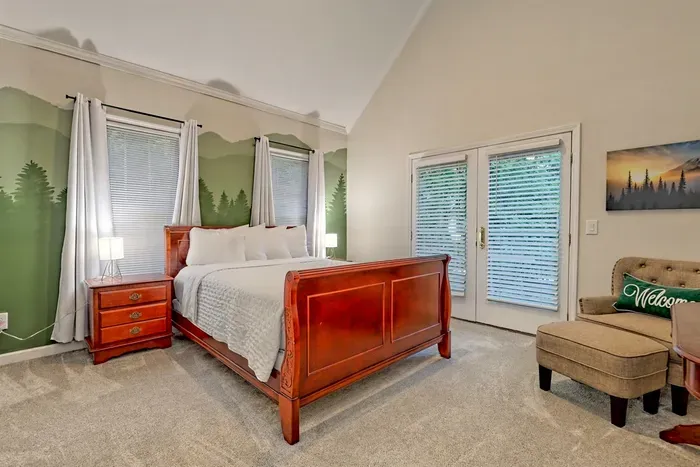 Second primary bedroom-Queen bed