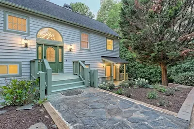 Welcome to Helen Waldhaus. We're part of Freedom Finder Vacation Rentals.