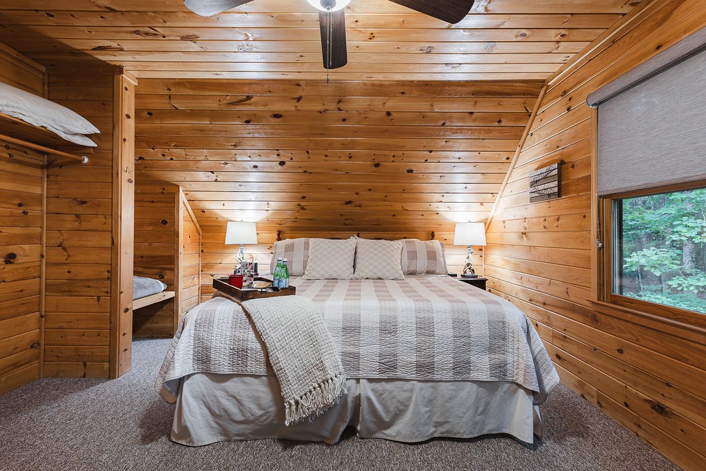 freedom-finder-upstairs-neutral-king-bedroom-helen-ga