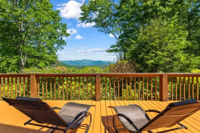 Morning coffee, afternoon sun, or sunset conversations — all with unobstructed mountain views.