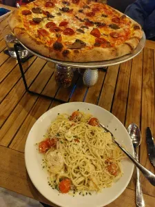 Bianca pizza and shrimp scampi served at Max’s Lakeside on Lake Rabun