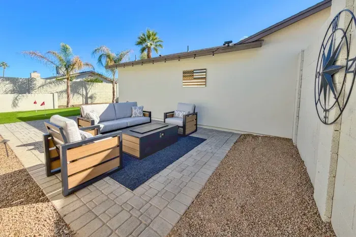 outdoor living area w/firepit