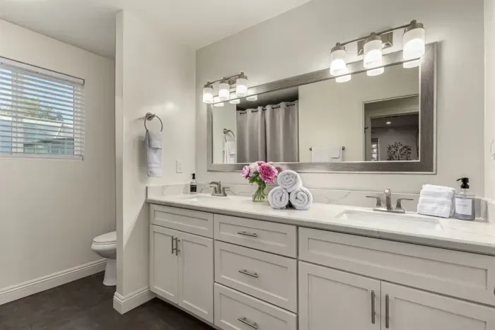 Hallway full bathroom