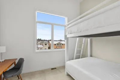 Bring adult and teens big and small to stay in this adult bunk bed, plenty of room and super solid furniture