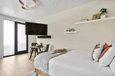 Ruku TV can turn to face the bed for cozy TV watching! 