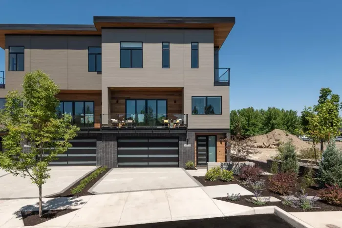 Front photo of the whole property, stunning and modern!