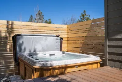 6 person salt water hut tub professionally cleaned before each stay! This has a coded lock to keep young kids safe.