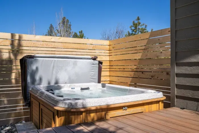 6 person salt water hut tub professionally cleaned before each stay! This has a coded lock to keep young kids safe.