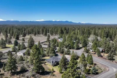 Views of the Cascade Mountain range