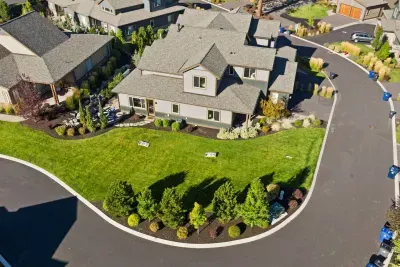 Modern mountain style home in a very quiet private neighborhood walkable to resort, golfing, and hiking trails that connect to Deschutes River