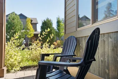 Exterior: Modern mountain style home in a very quiet private neighborhood walkable to resort, golfing, and hiking trails that connect to Deschutes River