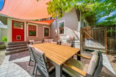 As the weather warms up towards the end of Spring, we bring out the chair cushions and sail shades to enjoy those warm peaceful days.