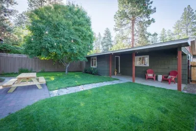 Guest house included! (cannot rent separately) sleeps up to 4 with half bath