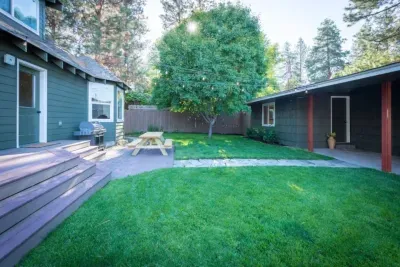 Two houses for one price - front and guest house with lovely outdoor space in between