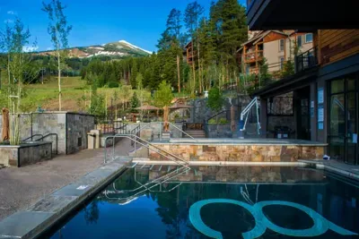 Mountainside side pools & hot tubs