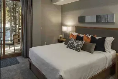 Main en suite bedroom, connects to the living and dining room 