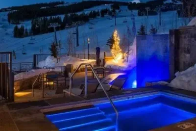 Outdoor hot tub & pool