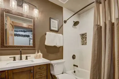 A tub/shower combo is conveniently located next to the first queen bedroom.