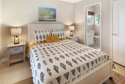 Bedroom 2 - queen