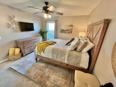 Bedroom 3 - queen