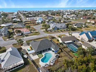 3 blocks to beach