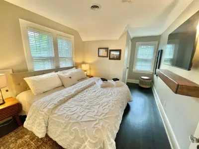 Primary Bedroom, 1 King