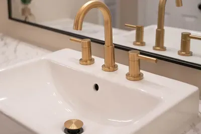 Full bathroom - jack and jill