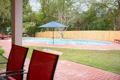 Private pool, quiet backyard