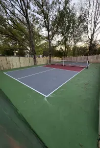 New Pickleball court. 4 paddles and balls provided. Enjoy your exercise on the court, then relax in the pool.