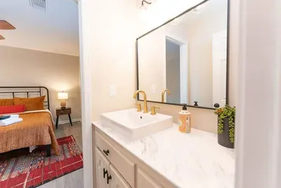 Bedroom 4 - jack and jill bathroom