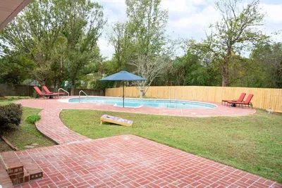 Private pool, Cornhole, huge yard