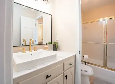Jack and jill bathroom
