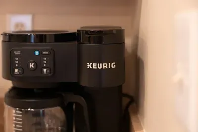 Dual coffee maker - takes KCups and traditional