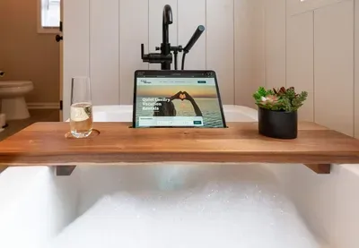 Master bathroom soaking tub