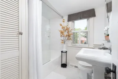 Secret Garden Cottage - image 3 of 50