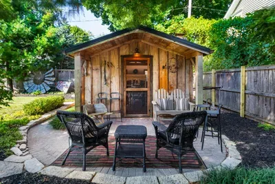 Secret Garden Cottage - image 35 of 50