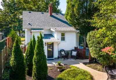 Secret Garden Cottage - image 42 of 50