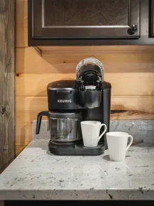 Dual coffee maker with both carafe and Keurig