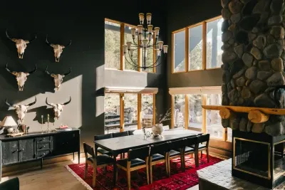 06 - Dining Room 04