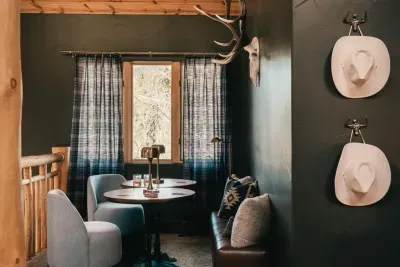 25 - Saddleview Saloon 03