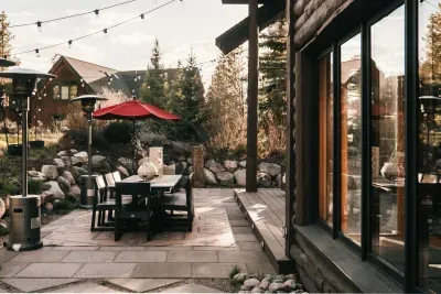 20 - Outdoors - Patio 06