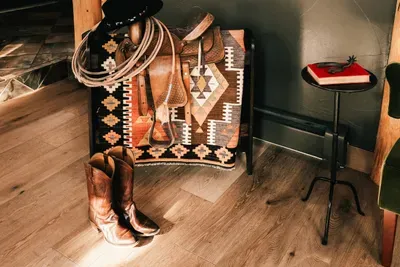 36 - Saddleview Saloon - Saddle Detail