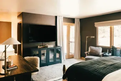 29 - Primary Bedroom 02