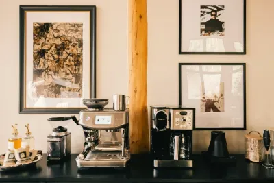 21 - Kitchen - Coffee Bar 01